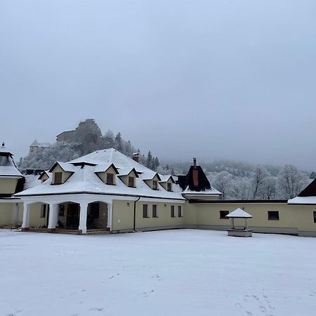 Penzion U Dvoch Levov 奥拉夫斯基波扎莫克 外观 照片